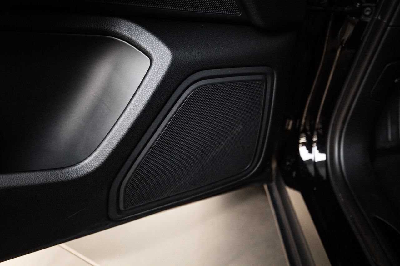 Certified 2023 Porsche Macan Turbo AWD/4WD image 21