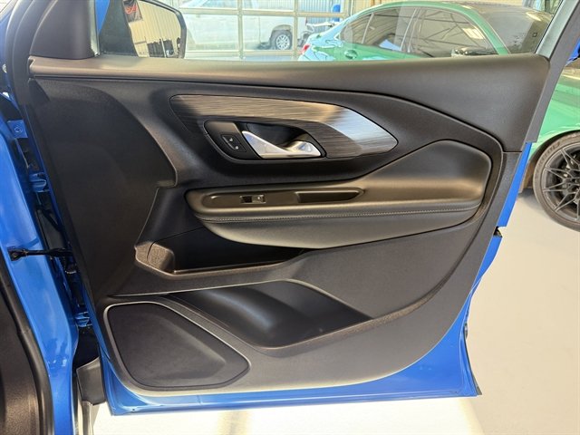 Used 2024 GMC Terrain SLT image 25