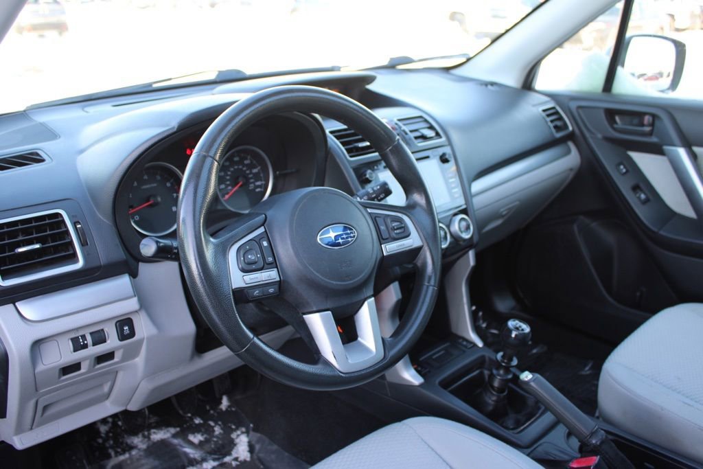 Used 2017 Subaru Forester 2.5i Premium image 16