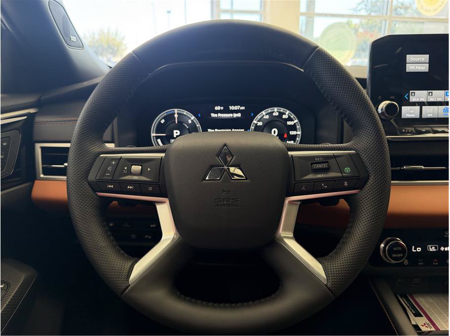 Used 2025 Mitsubishi Outlander 4WD Plug-In Hybrid image 17