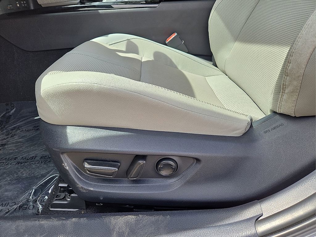Used 2025 Toyota Camry XLE w/ Premium Plus Package image 25