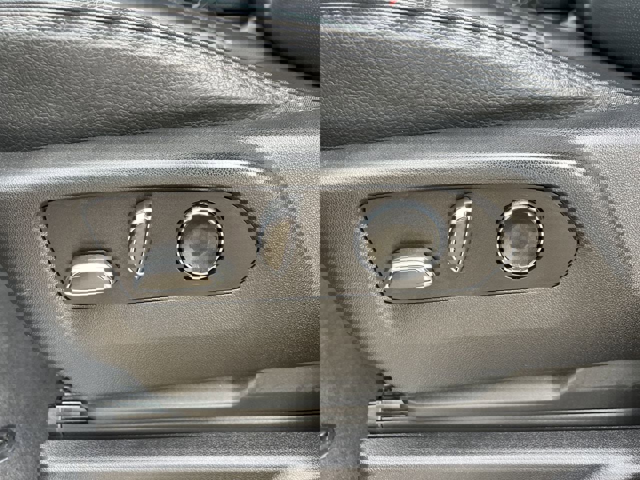 Used 2021 GMC Yukon XL Denali w/ Denali Premium Package image 23