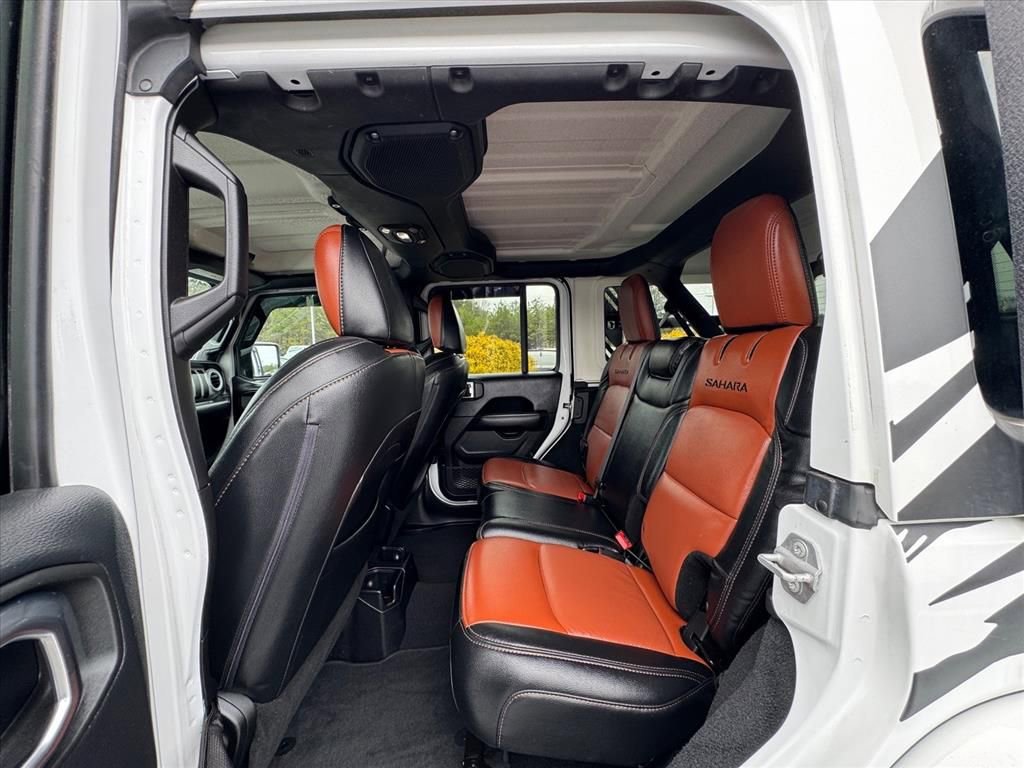 Used 2018 Jeep Wrangler Unlimited Sahara w/ Cold Weather Group image 10