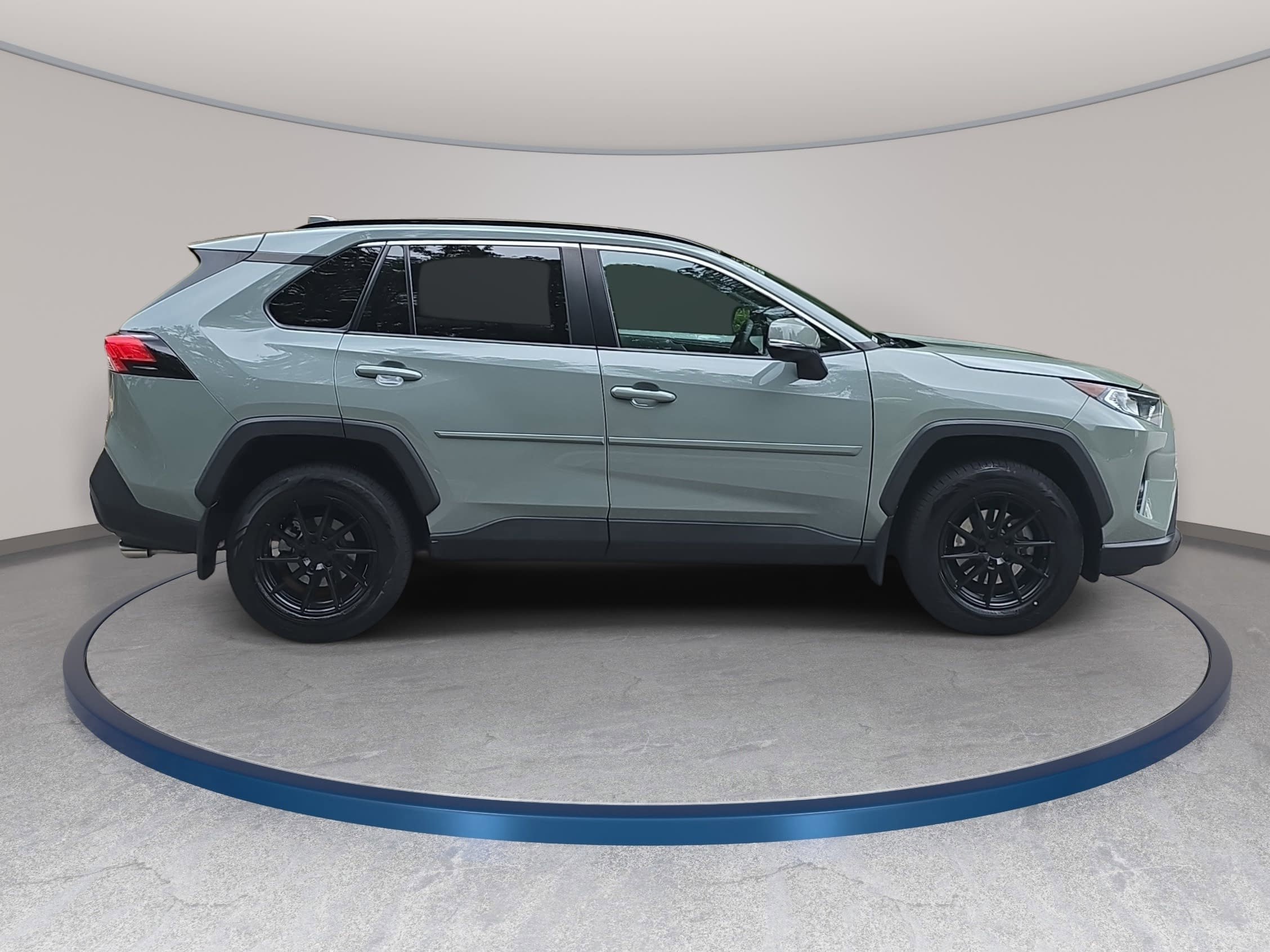 Used 2020 Toyota RAV4 XLE w/ Convenience Package AWD/4WD image 4
