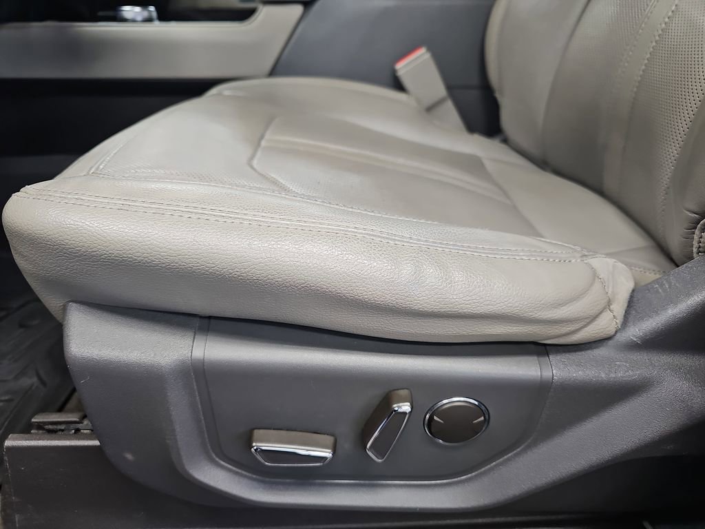 Used 2018 Ford Expedition Max Limited image 28