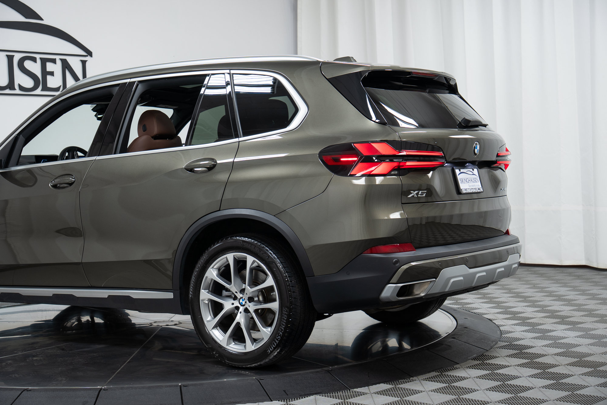 Used 2024 BMW X5 xDrive40i w/ Parking Assistance Package AWD/4WD image 29