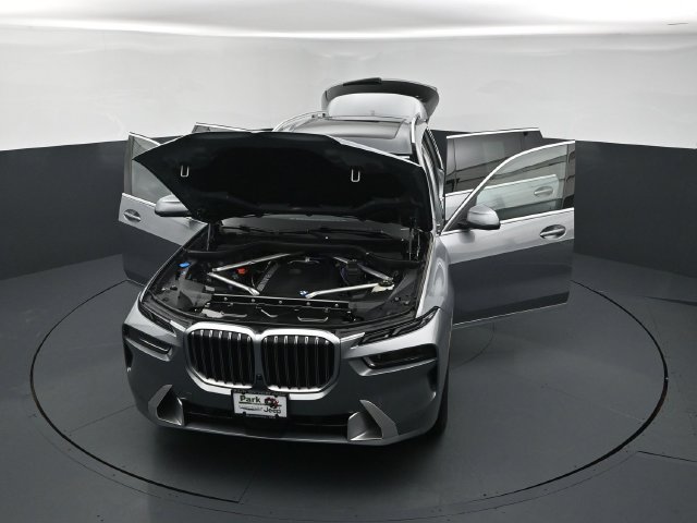 Used 2025 BMW X7 xDrive40i w/ Executive Package AWD/4WD image 25