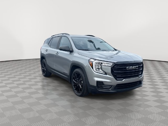 Certified 2024 GMC Terrain SLE w/ Driver Convenience Package FWD image 3