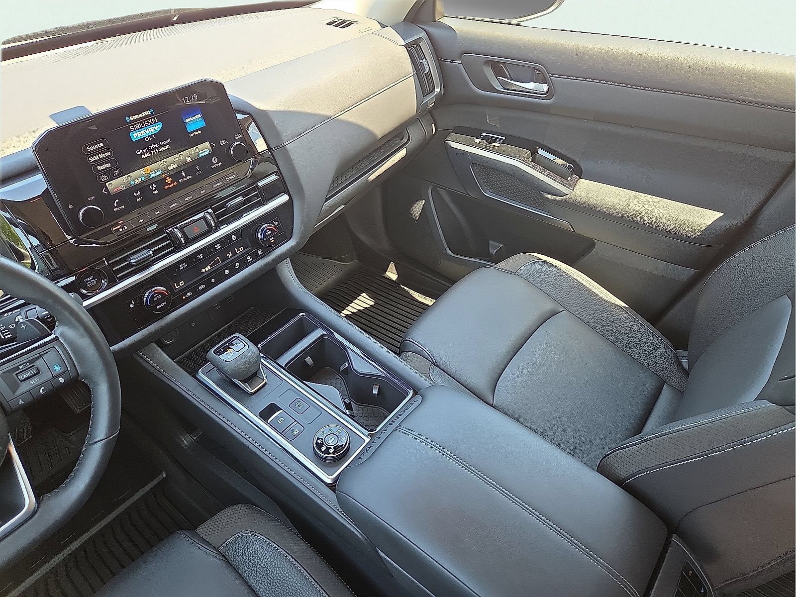 Used 2025 Nissan Pathfinder SL AWD/4WD image 12