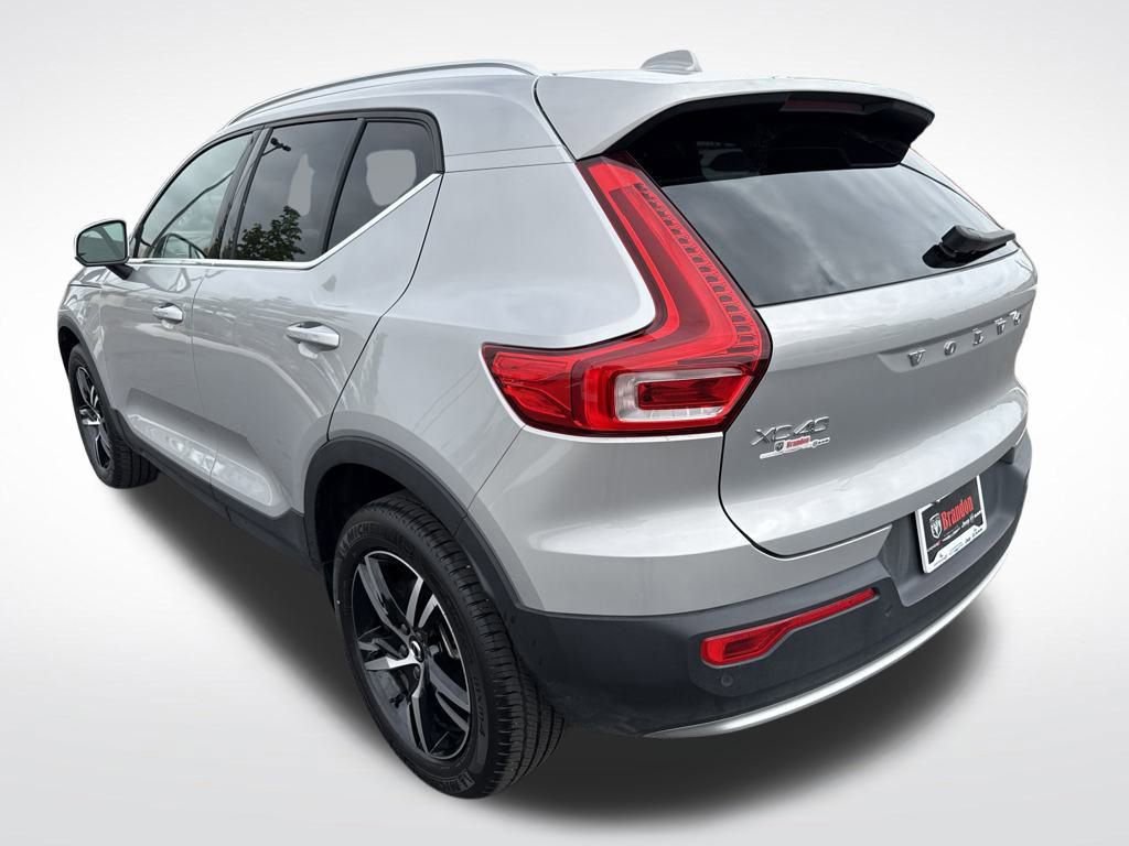 Used 2025 Volvo XC40 B5 Core image 12
