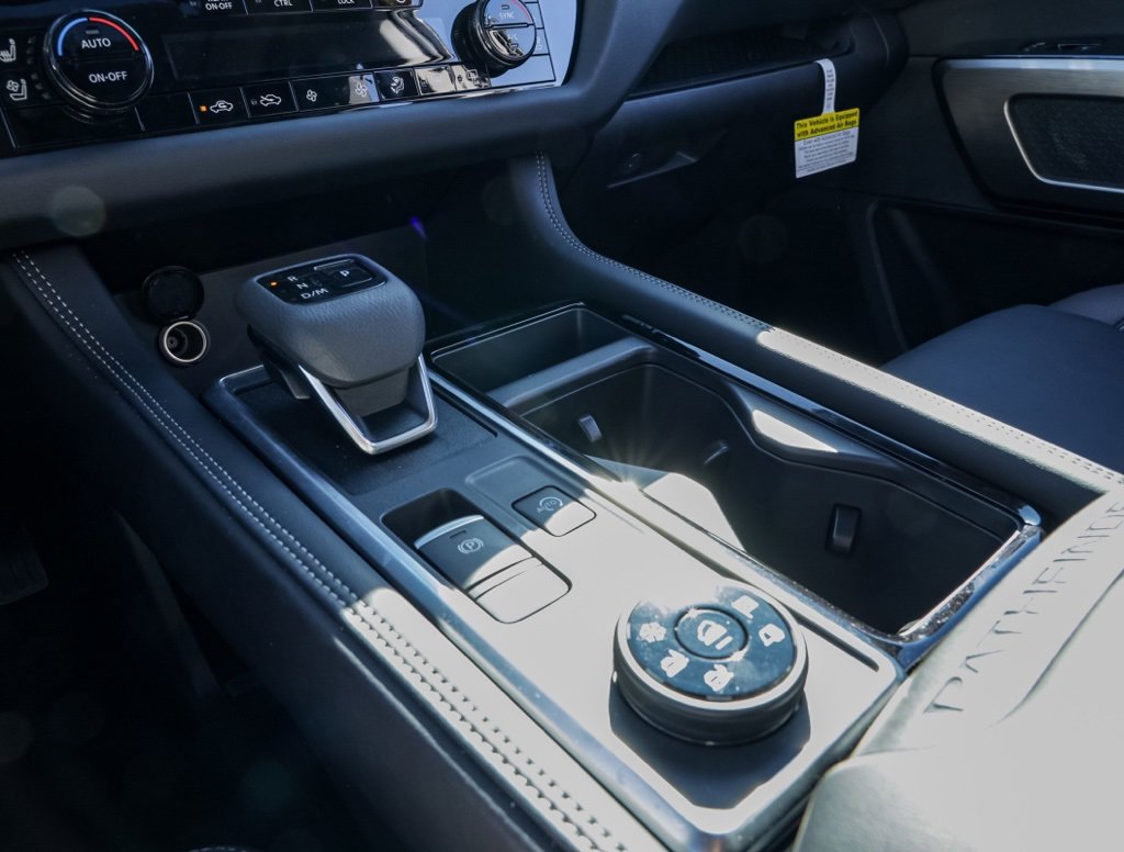 Used 2025 Nissan Pathfinder Platinum w/ Cargo Package image 33