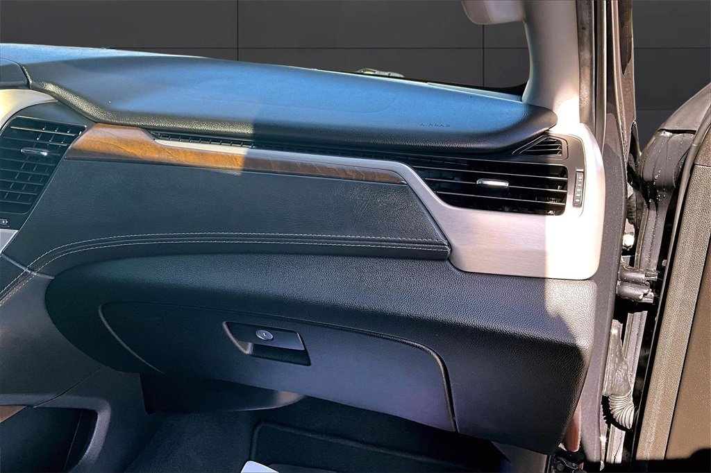 Used 2020 GMC Yukon XL Denali w/ Denali Ultimate Package image 16