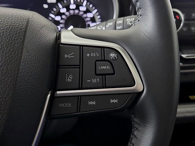 Used 2023 Toyota Highlander XLE AWD/4WD image 24