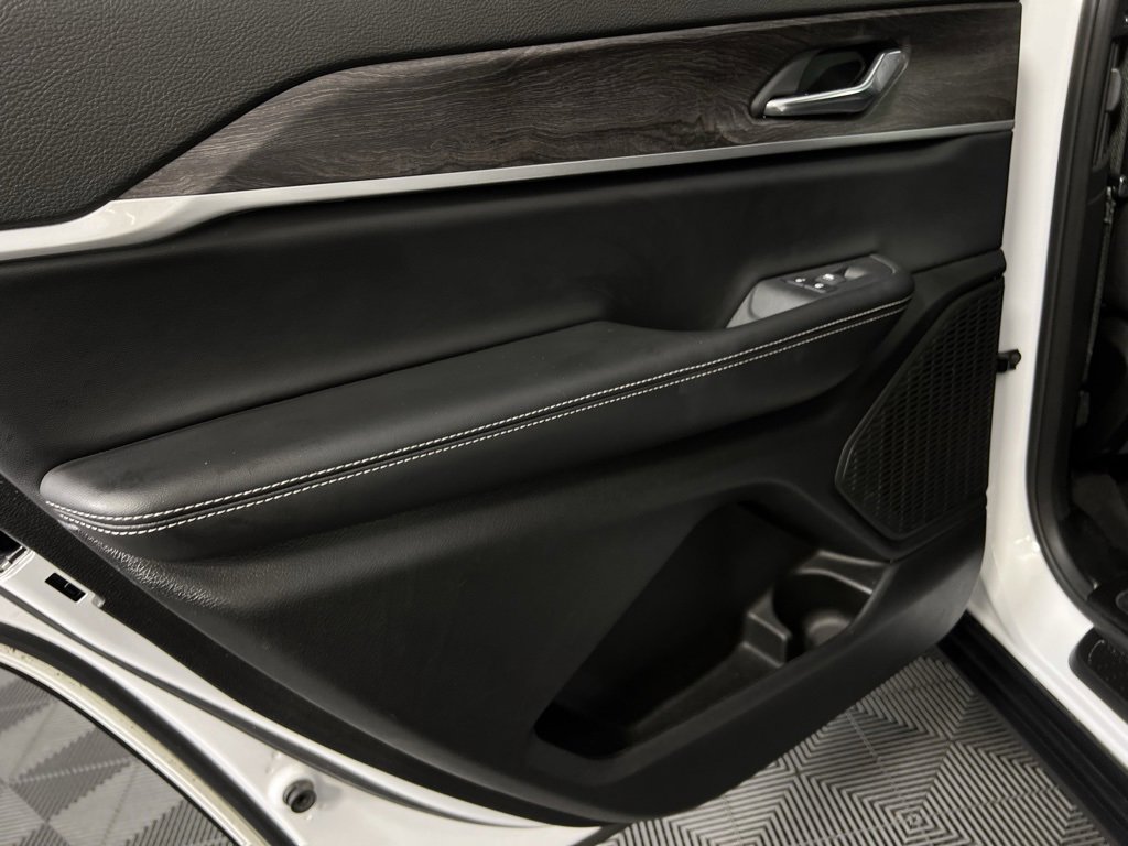 Certified 2024 Jeep Grand Cherokee L Limited w/ Luxury Tech Group II image 28