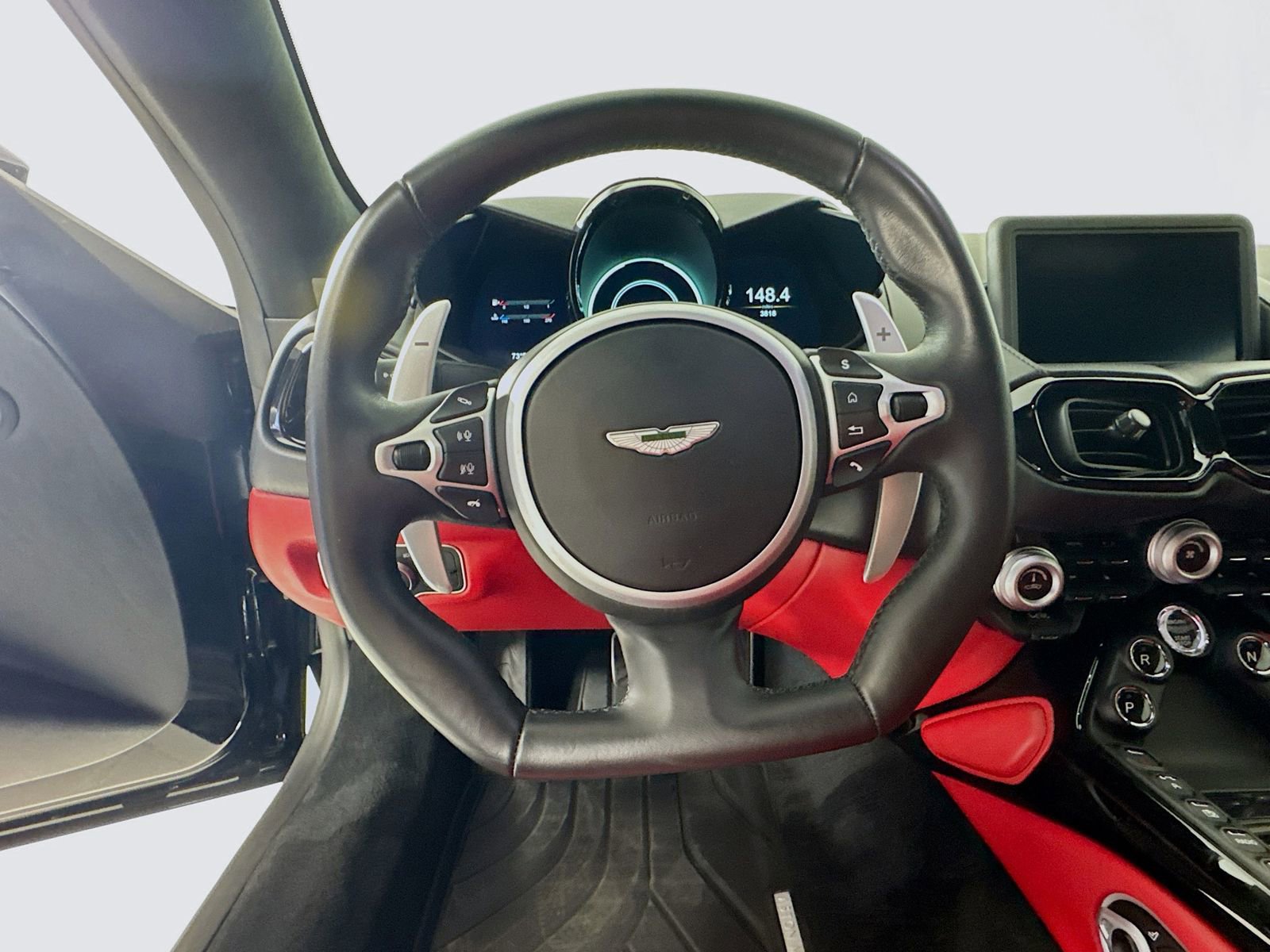 Used 2023 Aston Martin V8 Vantage Roadster image 11