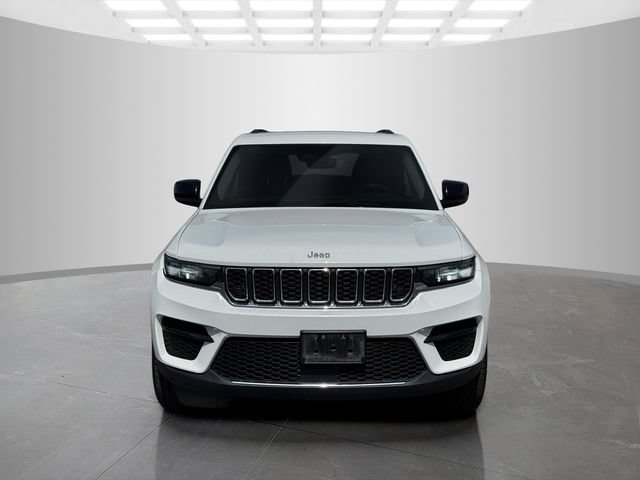 Certified 2024 Jeep Grand Cherokee Laredo AWD/4WD image 2