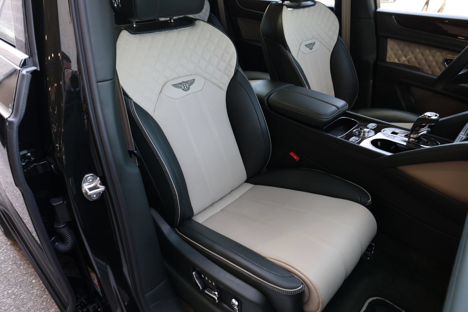 Certified 2022 Bentley Bentayga Speed AWD/4WD image 32