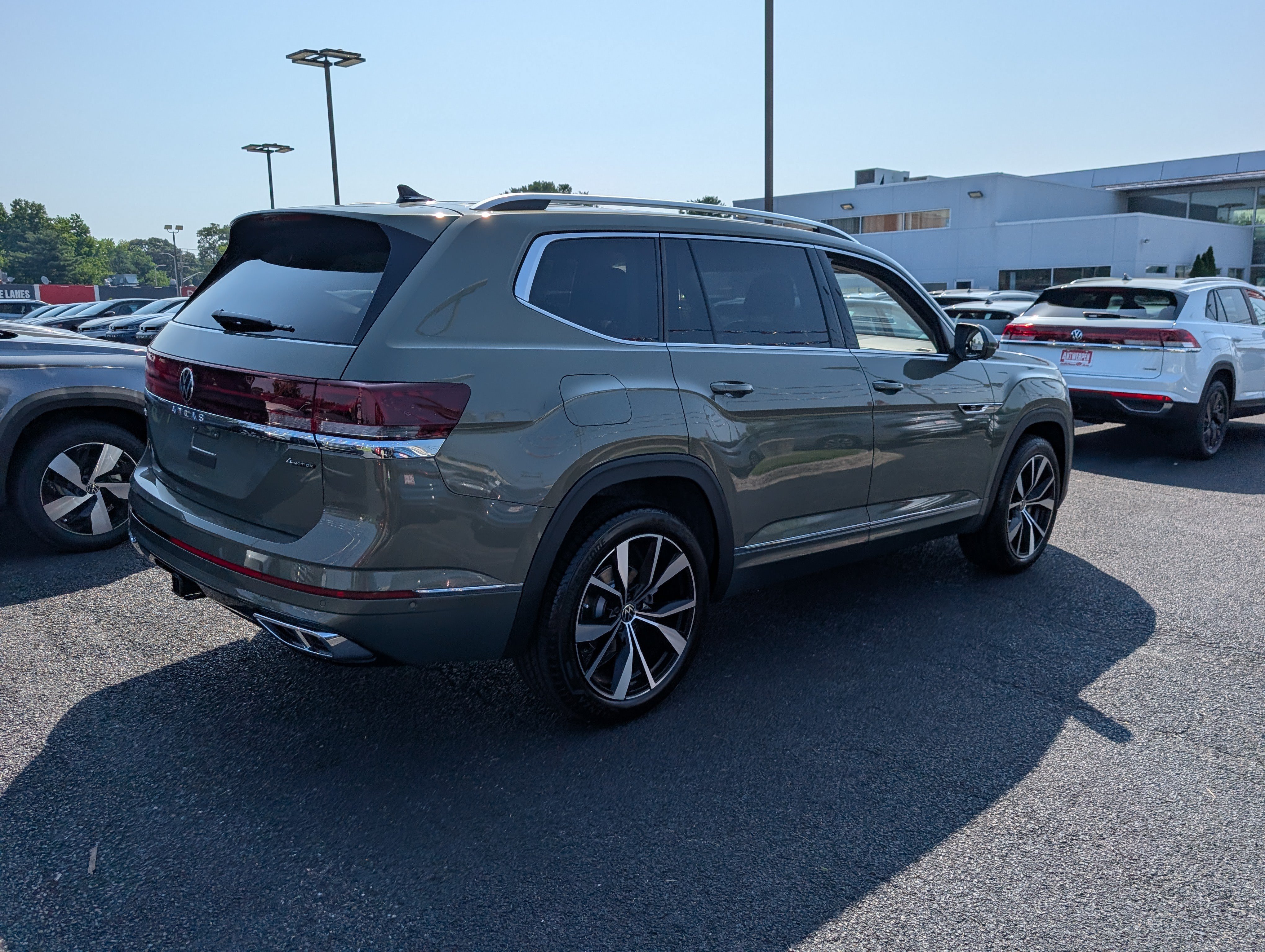 New 2026 Volkswagen Atlas SEL Premium R-Line AWD/4WD image 3