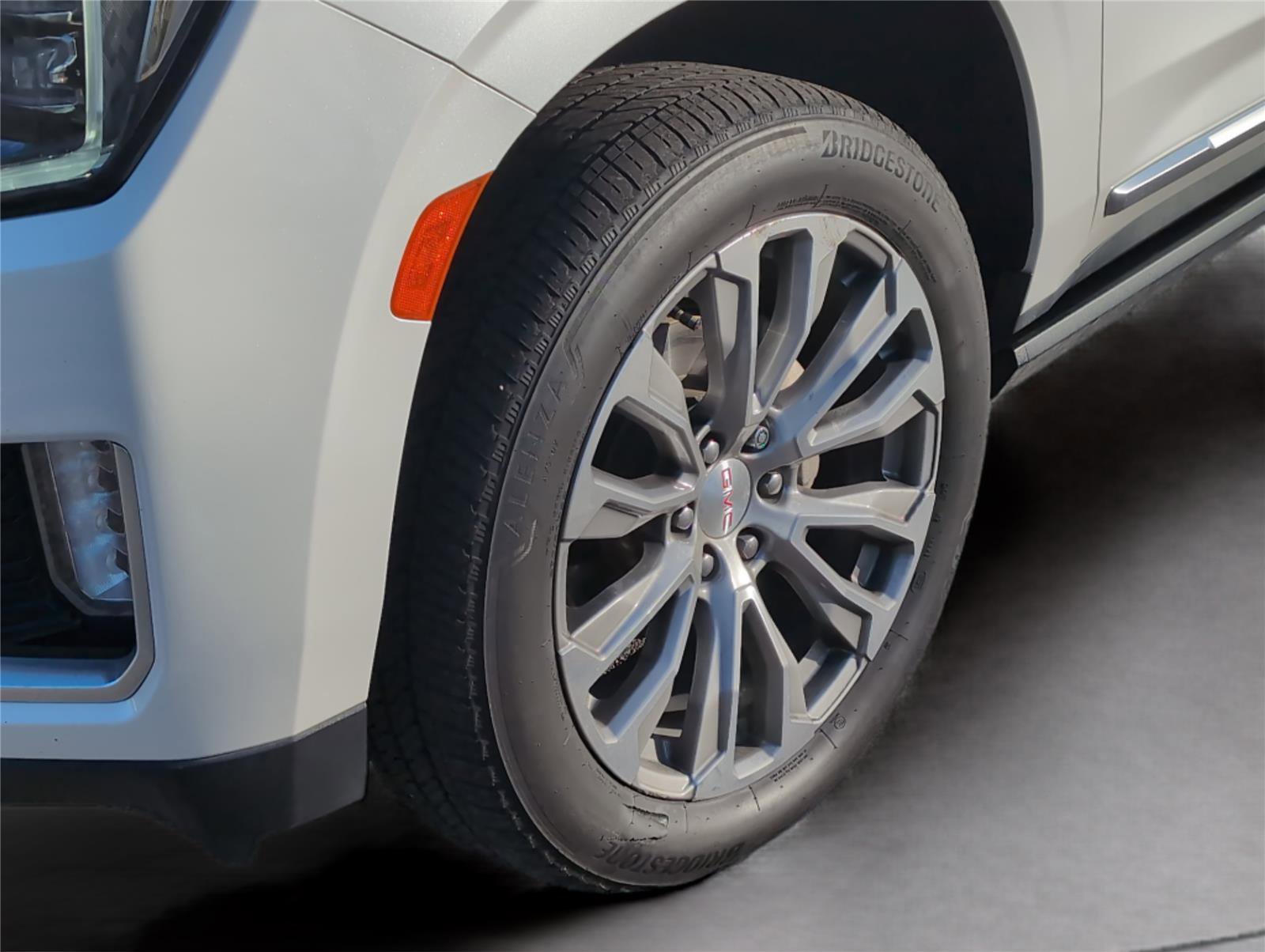 Used 2021 GMC Yukon Denali w/ Denali Premium Package image 11