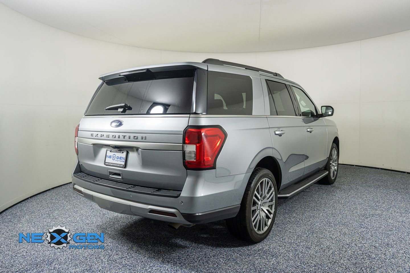 Used 2024 Ford Expedition XLT image 7