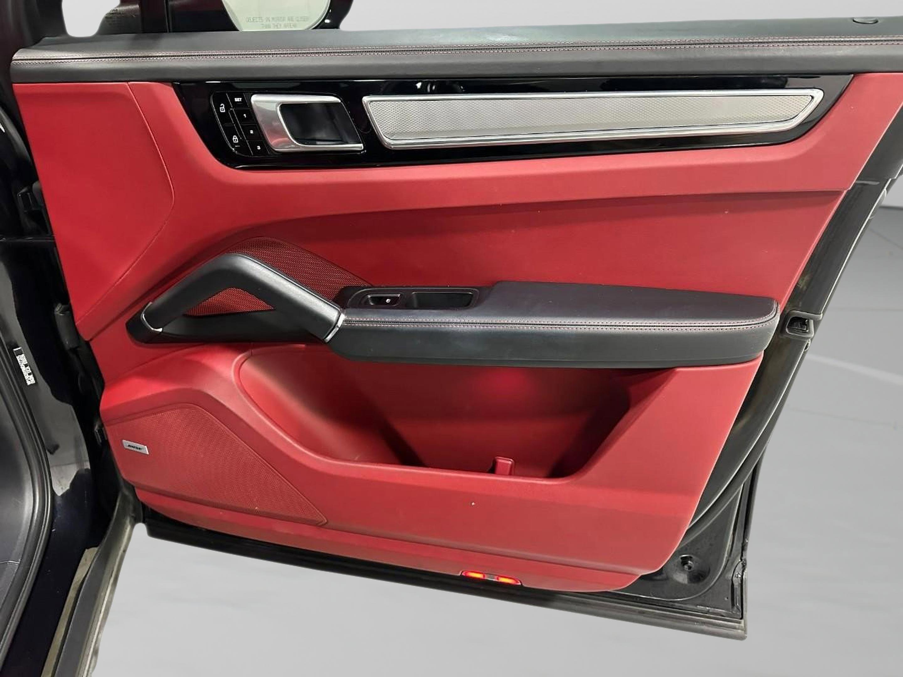 Used 2021 Porsche Cayenne S image 18