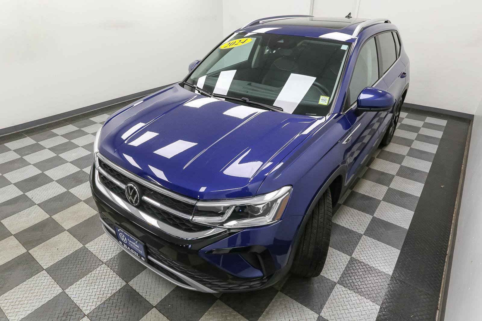 Certified 2024 Volkswagen Taos SEL image 7