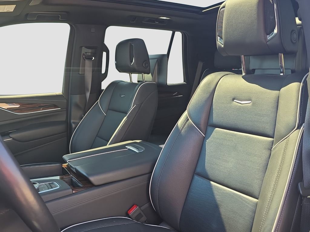 Used 2023 Cadillac Escalade Premium Luxury image 7