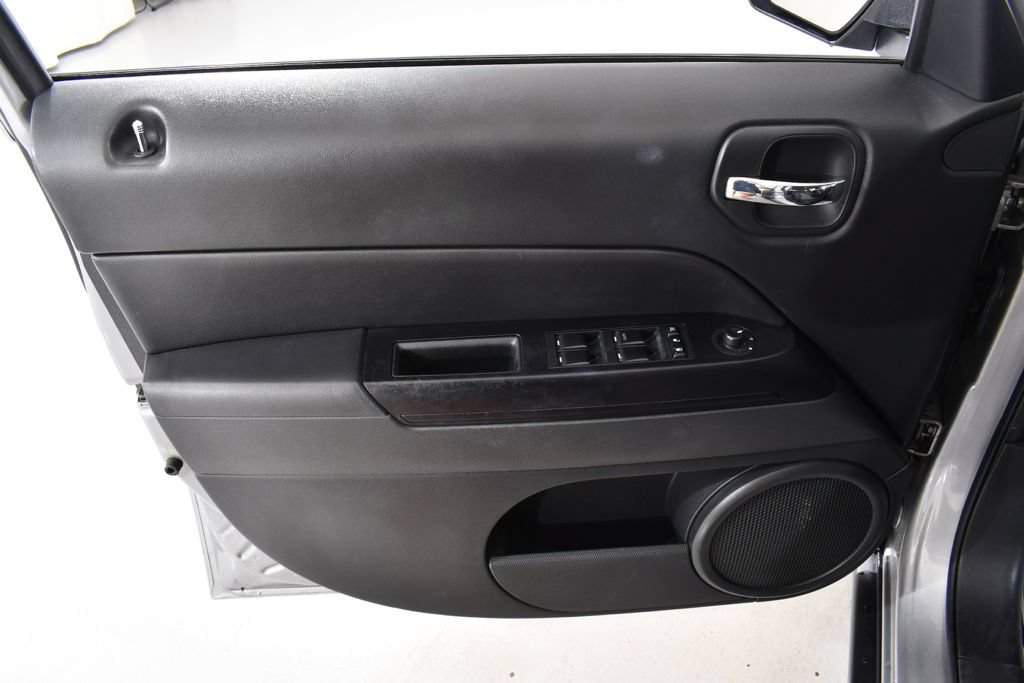 Used 2017 Jeep Patriot Latitude FWD image 25