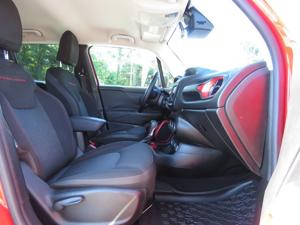 Used 2015 Jeep Renegade Trailhawk w/ Popular Equipment Group AWD/4WD image 13
