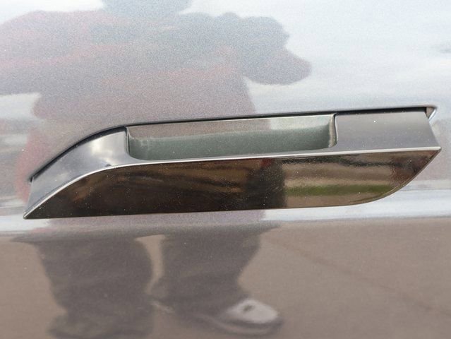 Used 2022 Tesla Model S AWD/4WD image 30