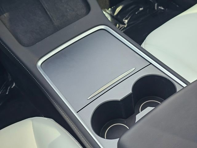 Used 2024 Tesla Model Y Performance image 31