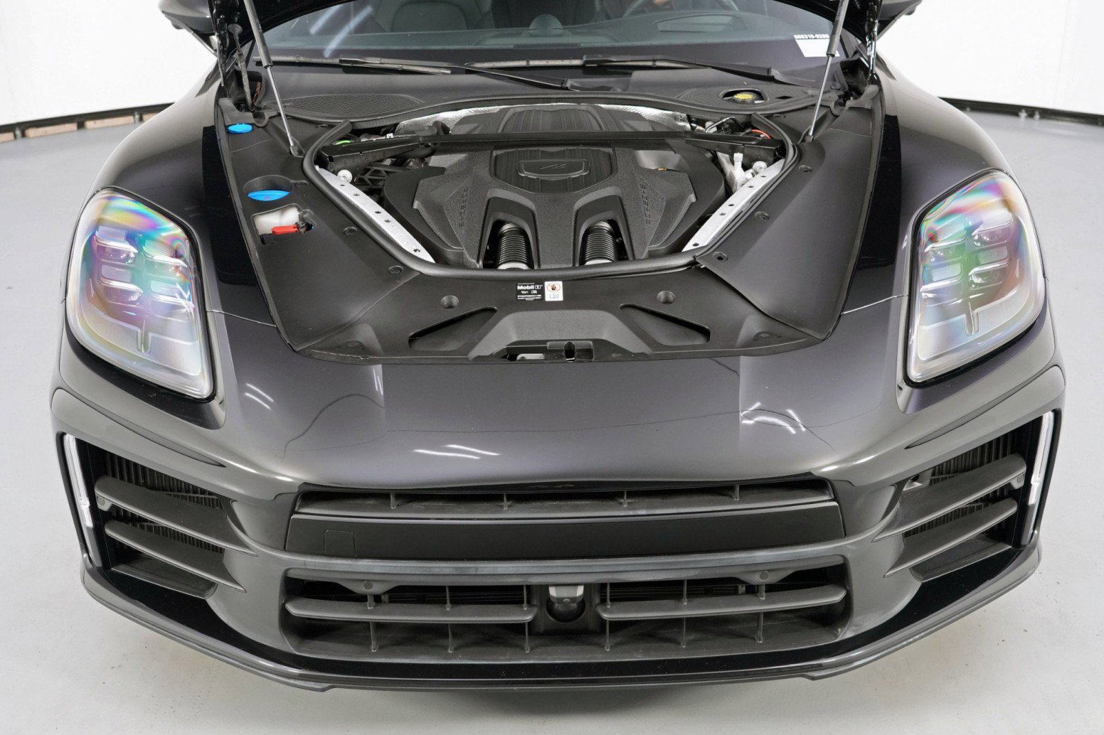 Used 2025 Porsche Panamera 4S w/ Premium Package image 8