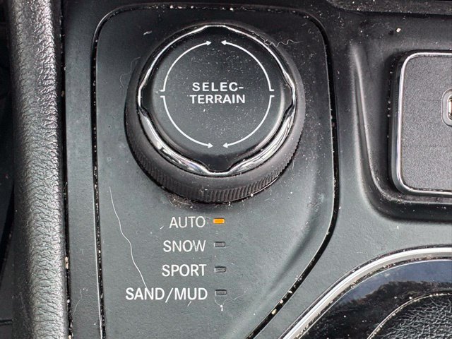 Used 2019 Jeep Cherokee Limited w/ Luxury Group AWD/4WD image 20