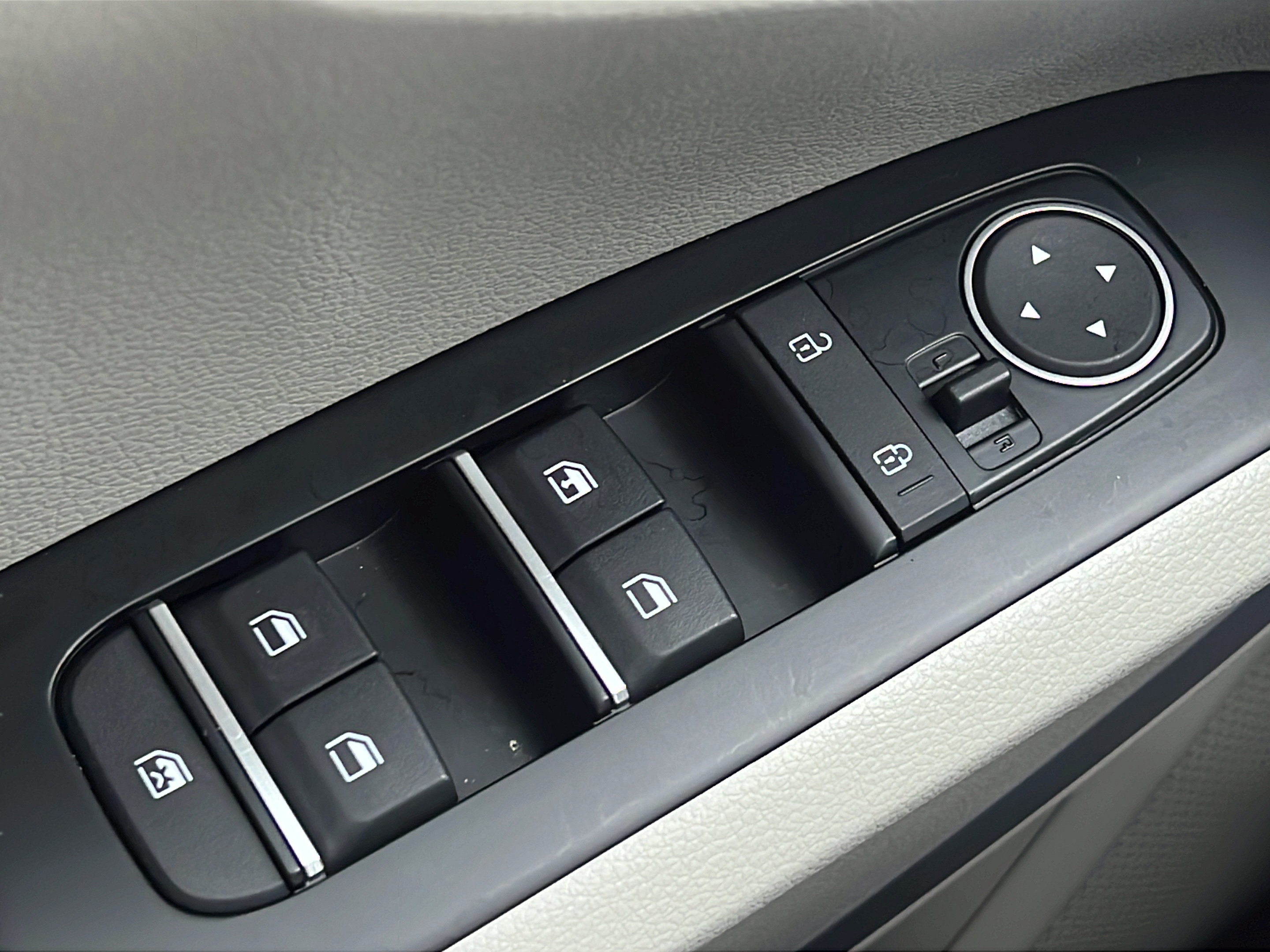 Certified 2025 Kia Soul LX w/ LX Technology Package FWD image 17