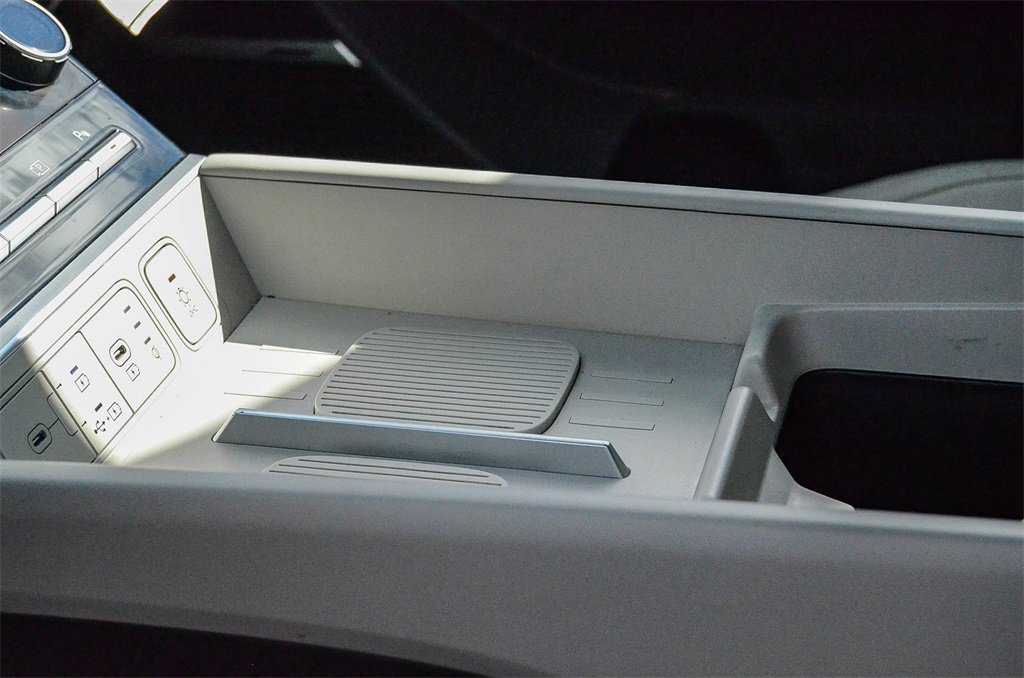 Used 2024 Hyundai Santa Fe Limited image 18