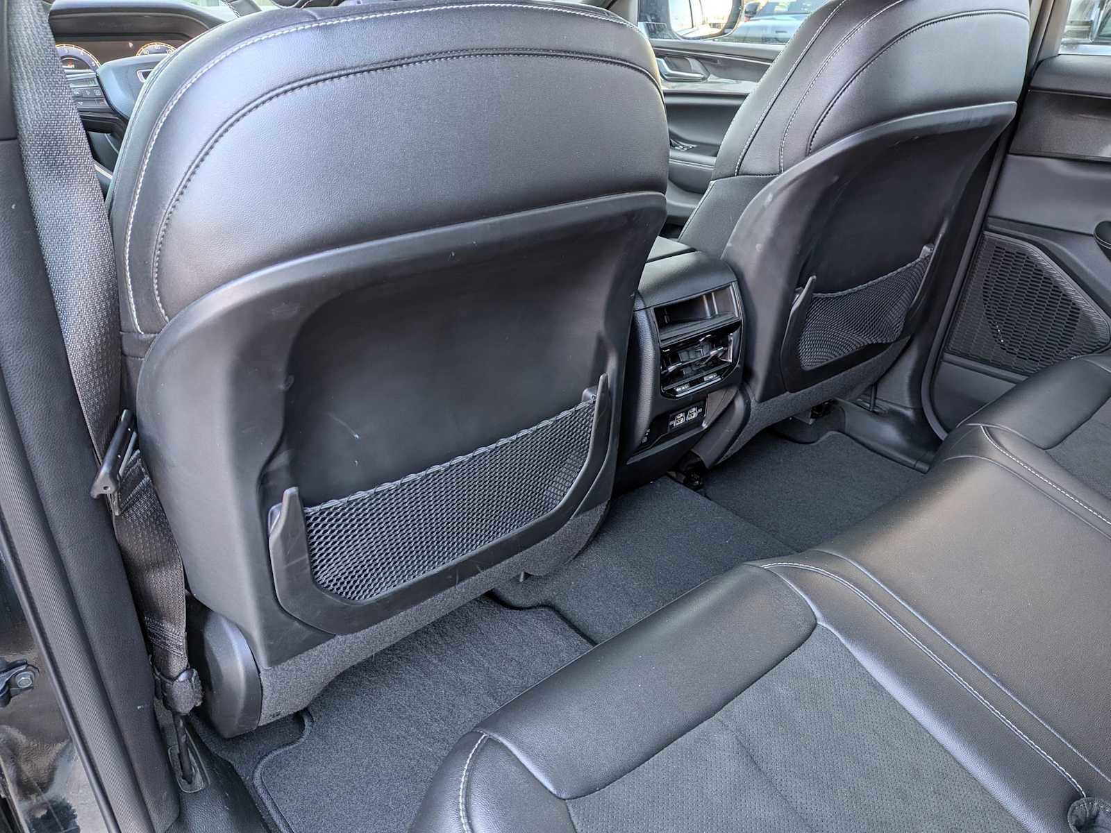 Used 2023 Jeep Grand Cherokee Altitude image 16