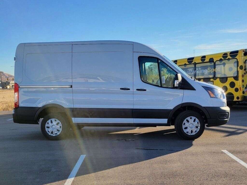 Used 2023 Ford E-Transit Medium Roof w/ Interior Upgrade Package RWD image 16