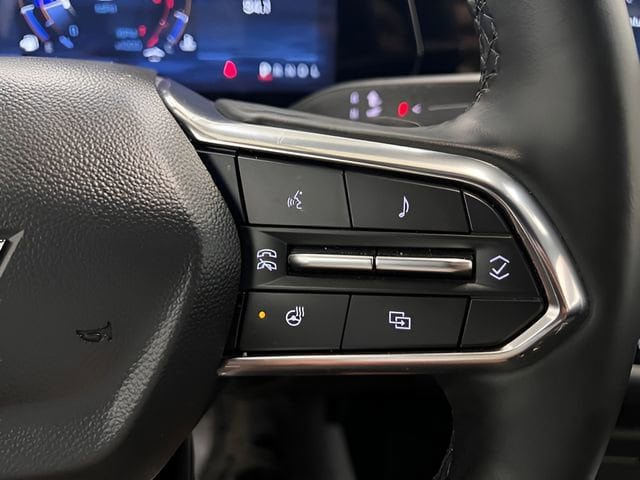Used 2025 Chevrolet Equinox LT AWD/4WD image 19