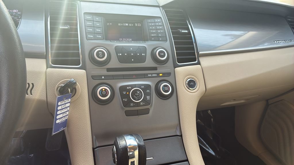 Used 2019 Ford Taurus SEL image 9