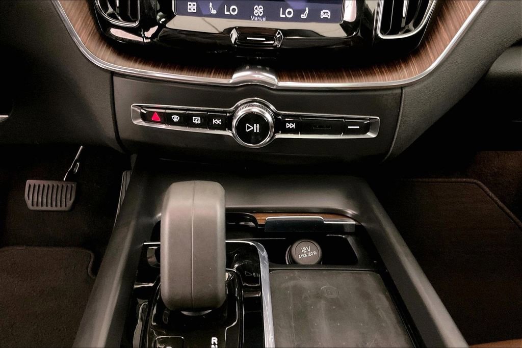 Used 2022 Volvo XC60 T8 Inscription Expression image 15