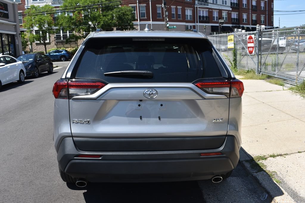 Used 2025 Toyota RAV4 XLE FWD image 5