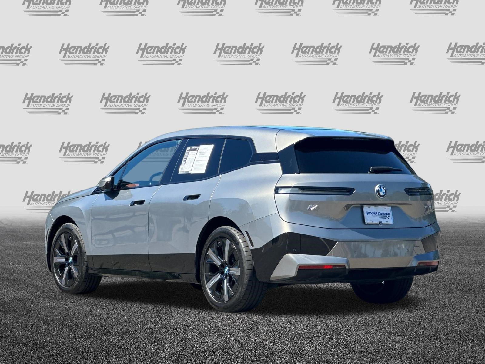 Used 2024 BMW iX xDrive50 w/ Sport Package AWD/4WD image 7