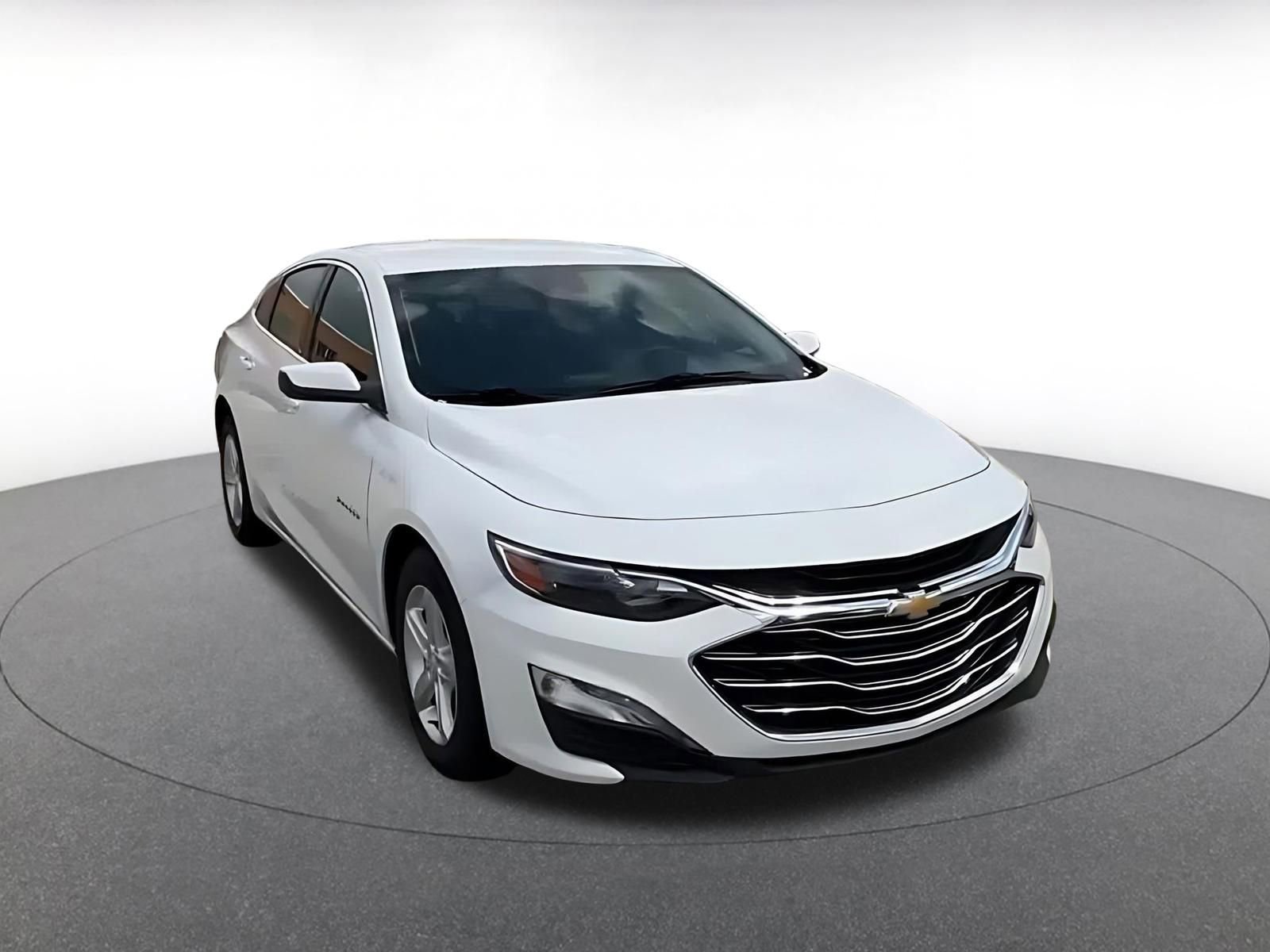 Used 2024 Chevrolet Malibu LT image 3