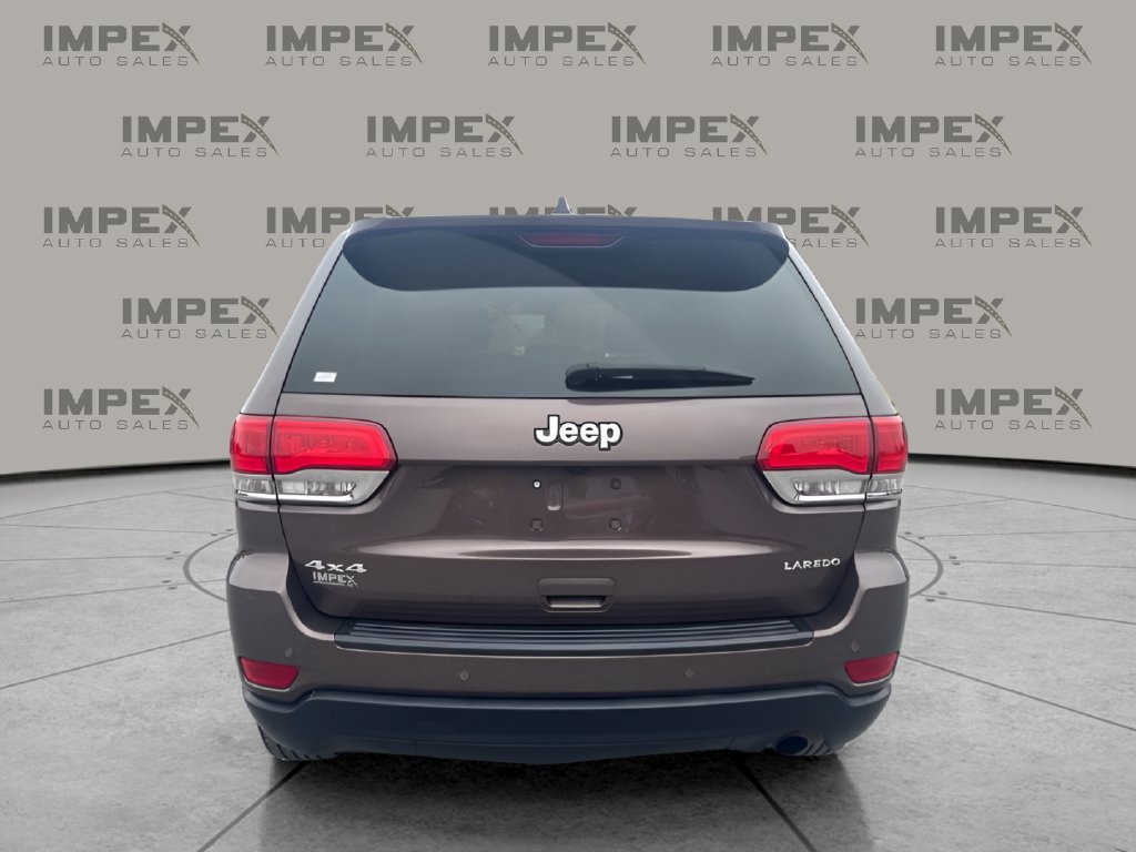 Used 2017 Jeep Grand Cherokee Laredo w/ Quick Order Package 23E AWD/4WD image 4