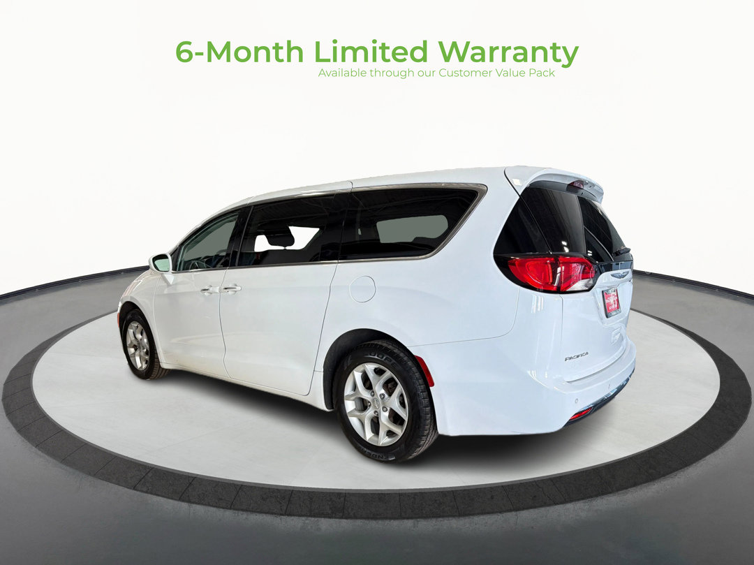 Used 2020 Chrysler Pacifica Touring w/ Tire & Wheel Group FWD image 5