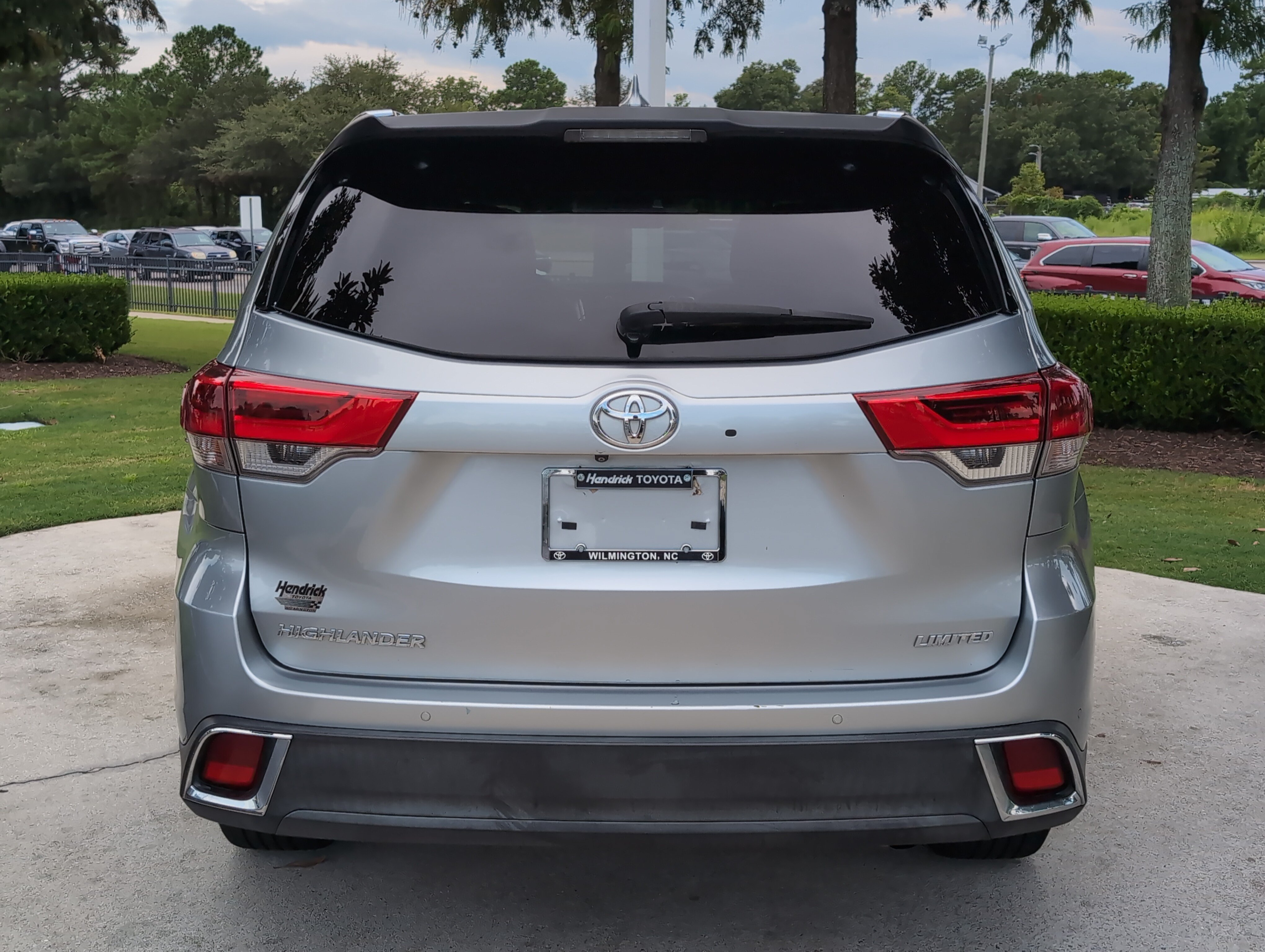 Used 2019 Toyota Highlander Limited Platinum FWD image 9