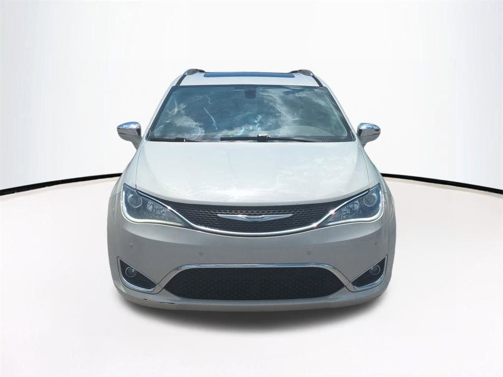 Used 2017 Chrysler Pacifica Limited FWD image 3