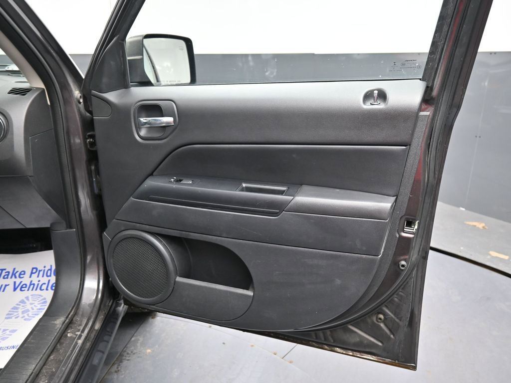 Used 2015 Jeep Patriot High Altitude image 17