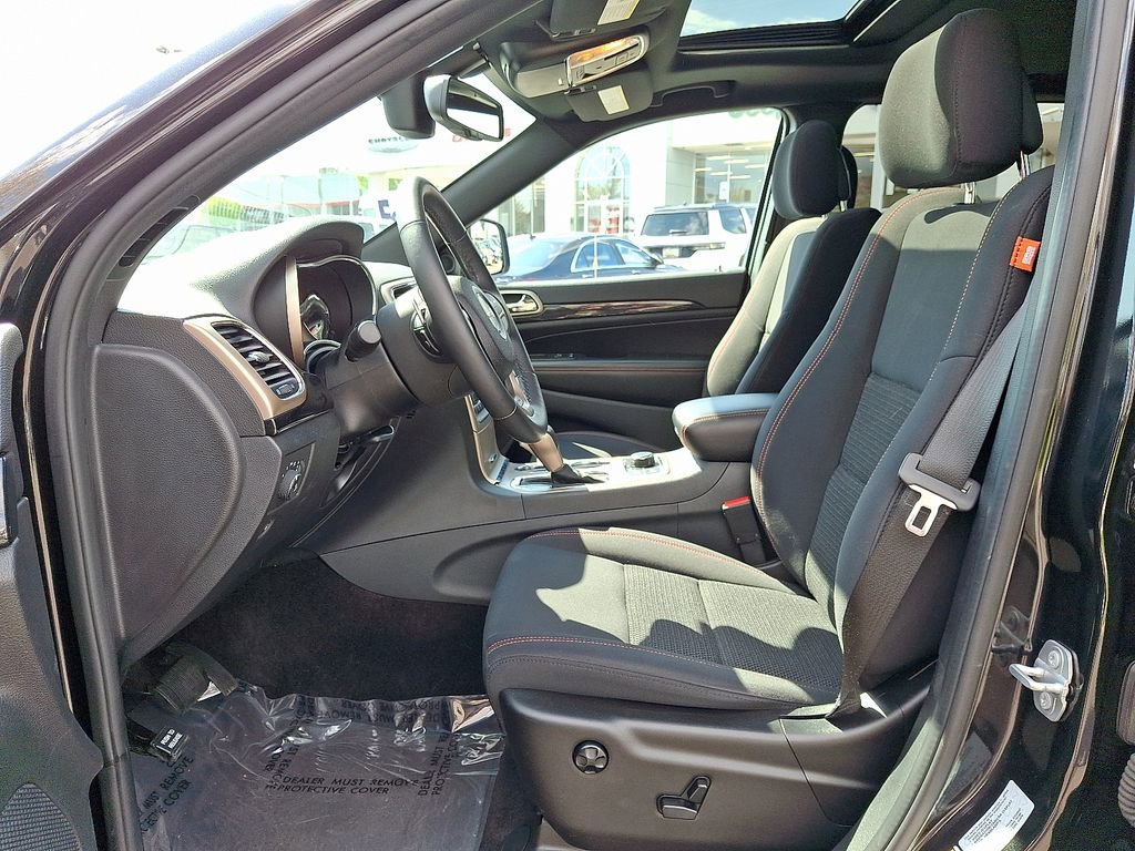 Used 2016 Jeep Grand Cherokee Laredo 75th Anniversary image 13