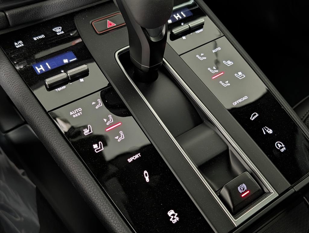 New 2026 Porsche Macan AWD/4WD image 33